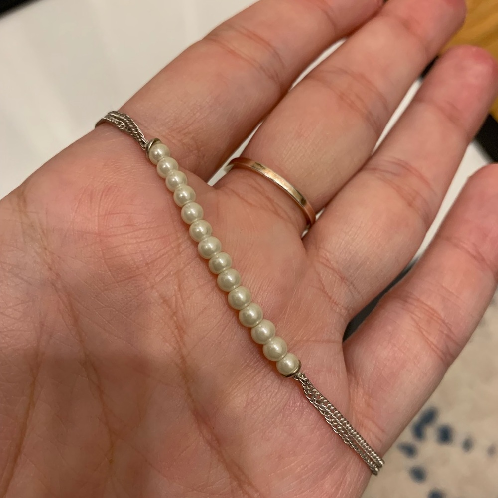 Stella & Dot Silver pearl bracelet